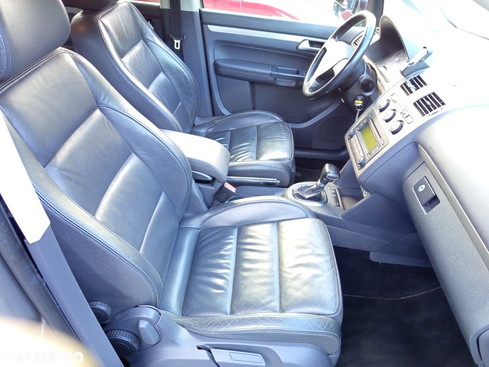 Volkswagen Touran 2.0 TDI DSG Highline - 9