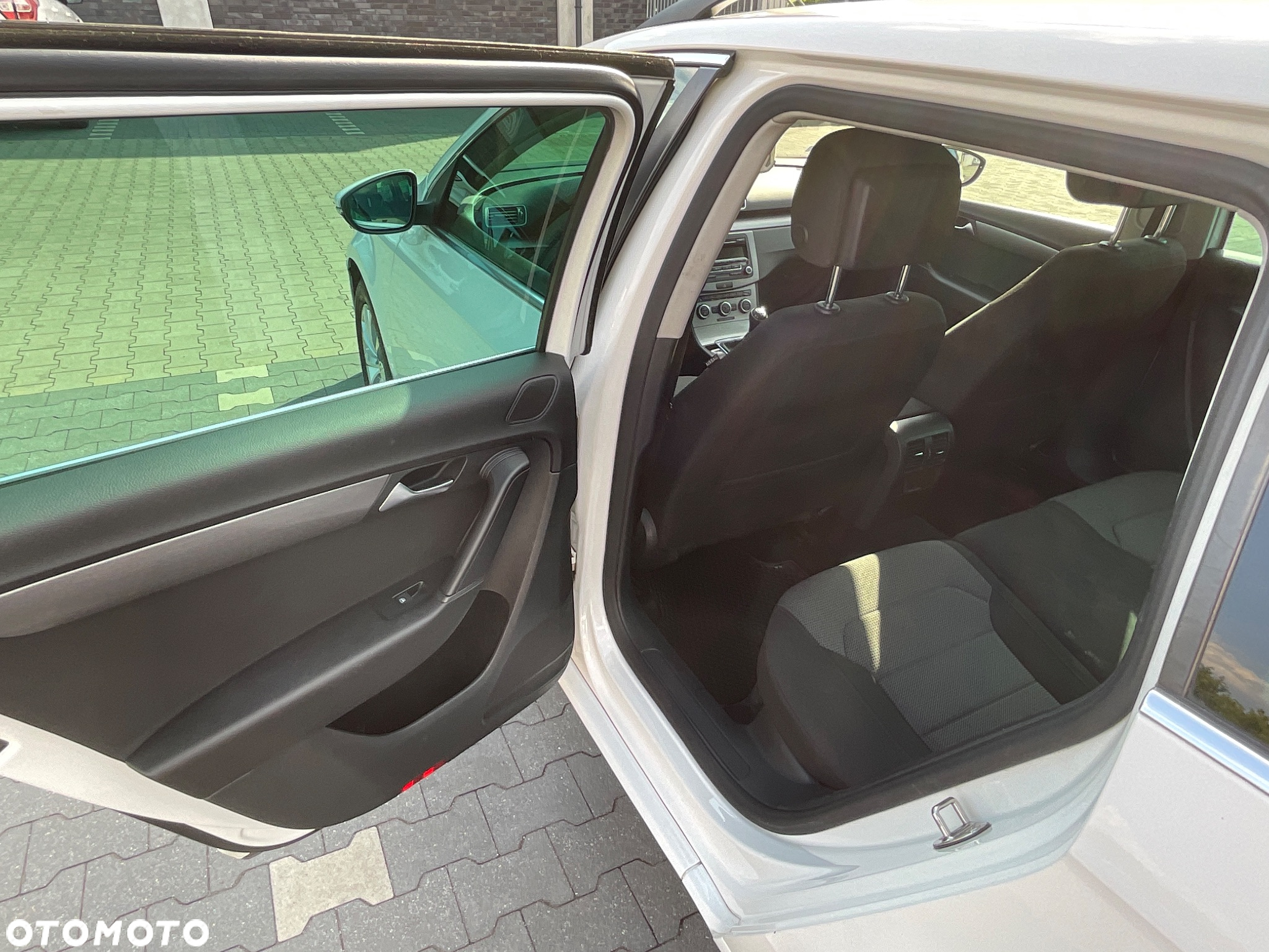 Volkswagen Passat 1.6 TDI Comfortline - 14