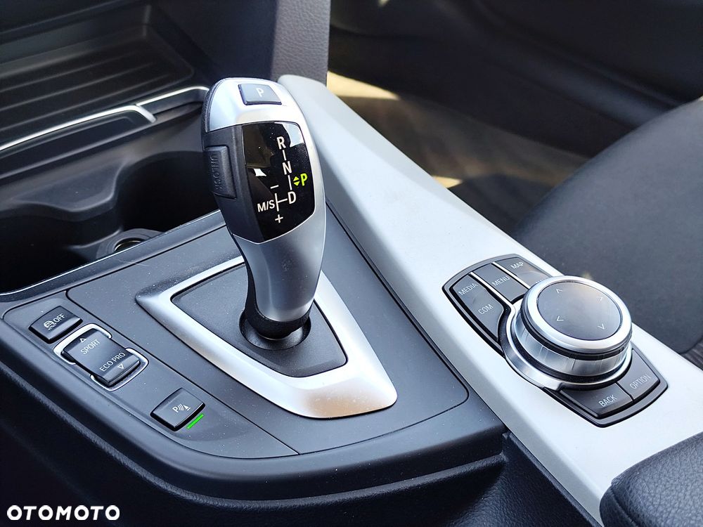 BMW Seria 3 318i GPF Advantage - 20