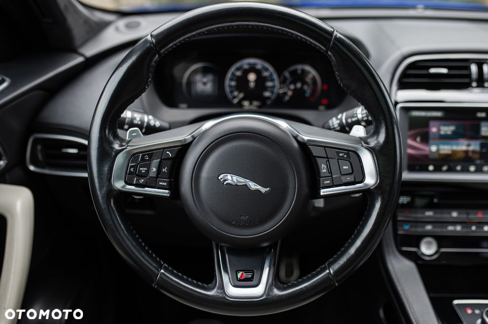 Jaguar F-Pace 3.0 TDV6 AWD R-Sport - 25