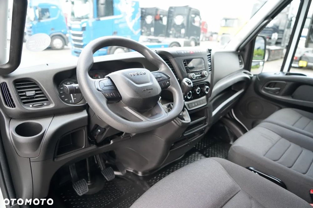 Iveco DAILY 35- 160 / KONTENER - 4,3 M / WINDA DHOLLANDIA - 750 KG / BLIŹNIAK / 3 MIEJSCA / SPROWADZONY / EURO 6 - 26