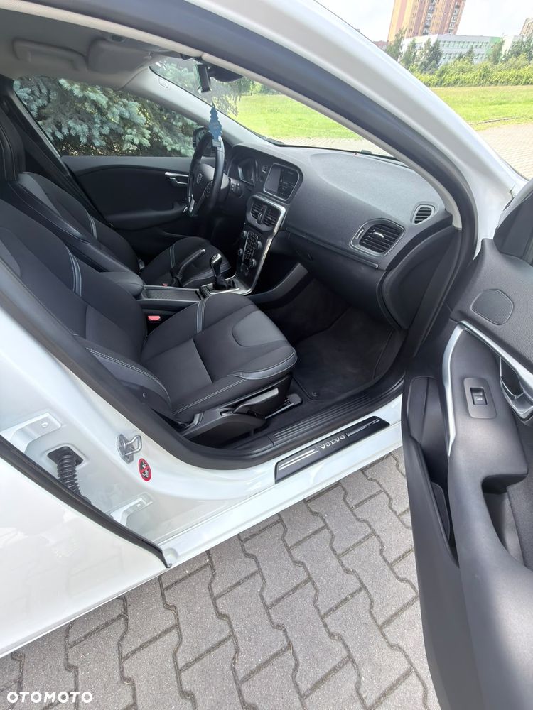 Volvo V40 T3 R-Design Momentum - 23