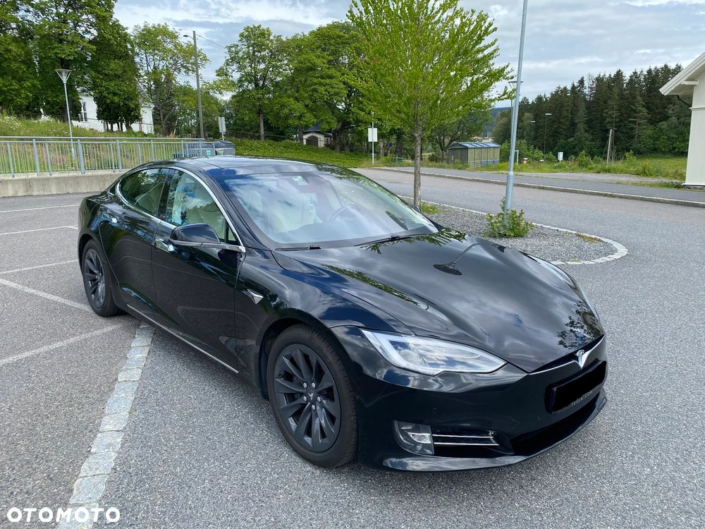 Tesla Model S - 4