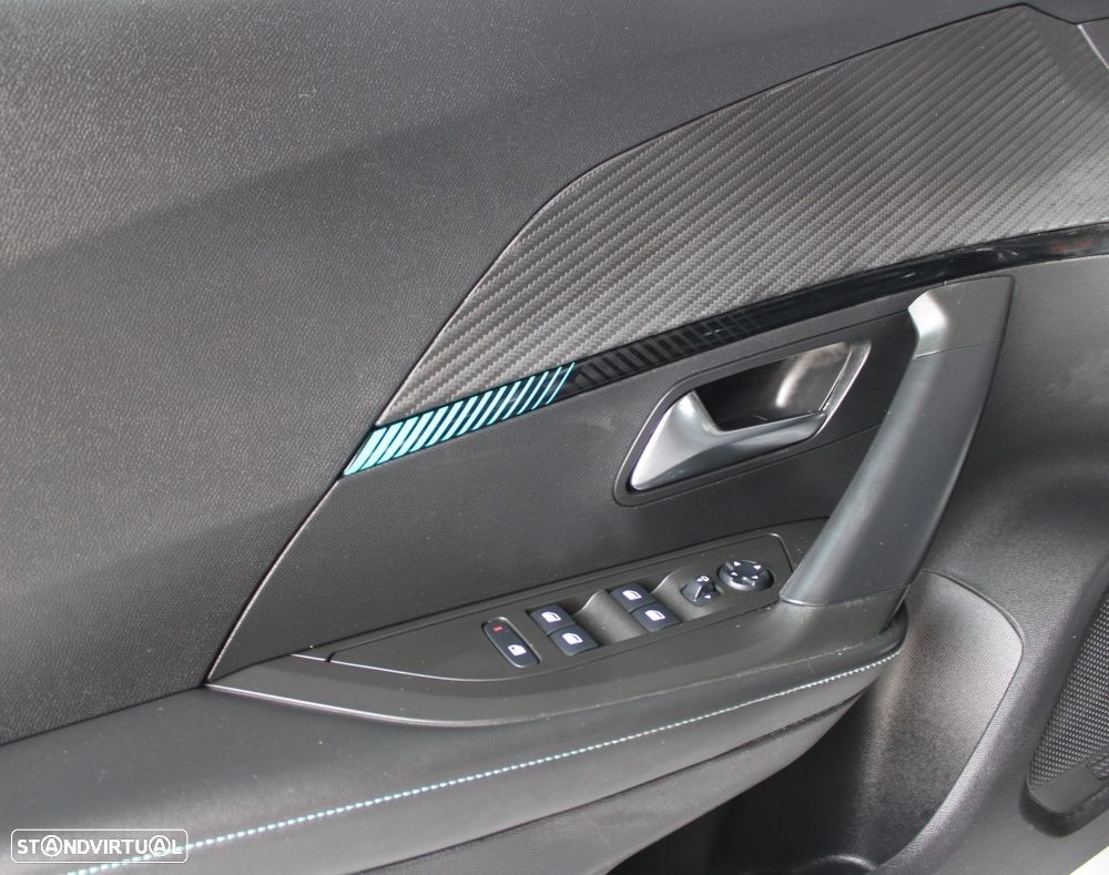 Peugeot 2008 1.2 PureTech Allure Pack - 16