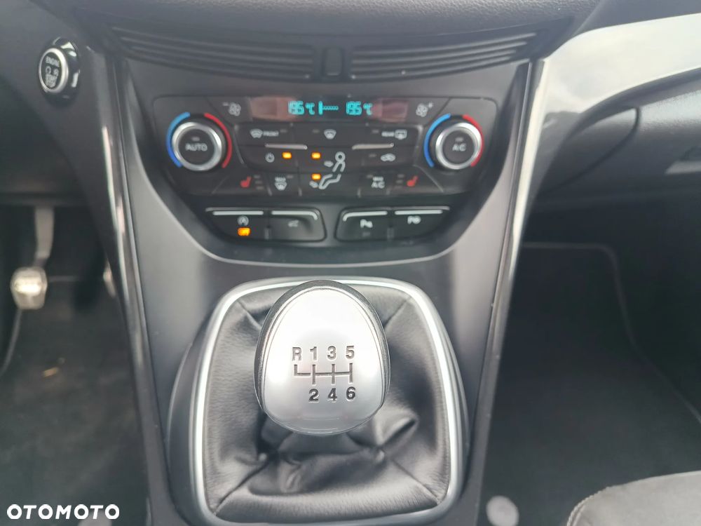 Ford Kuga 1.5 EcoBoost 2x4 ST-Line - 16