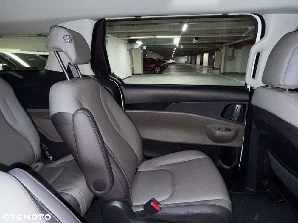 Kia Carnival - 26