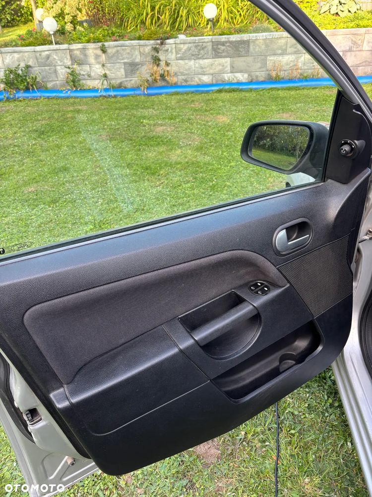 Ford Fiesta 1.4 TDCi - 11