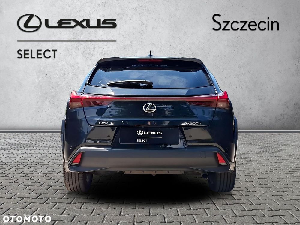 Lexus UX - 4