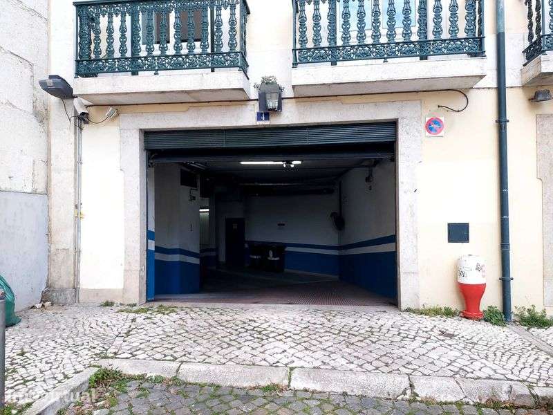 Arrenda-se espaço de garagem no Chiado