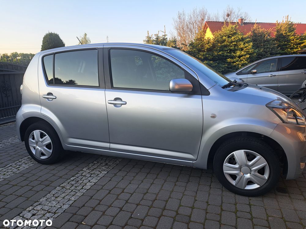 Daihatsu Sirion 1.0 - 3