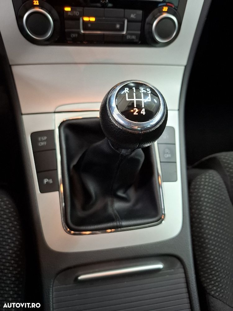 Volkswagen Passat 1.6 TDI DPF BlueMotion Technology Comfortline - 23