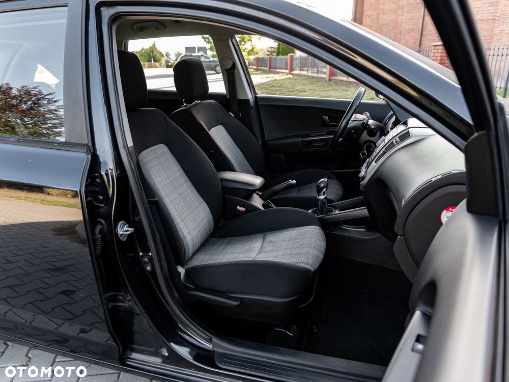 Kia Ceed - 27