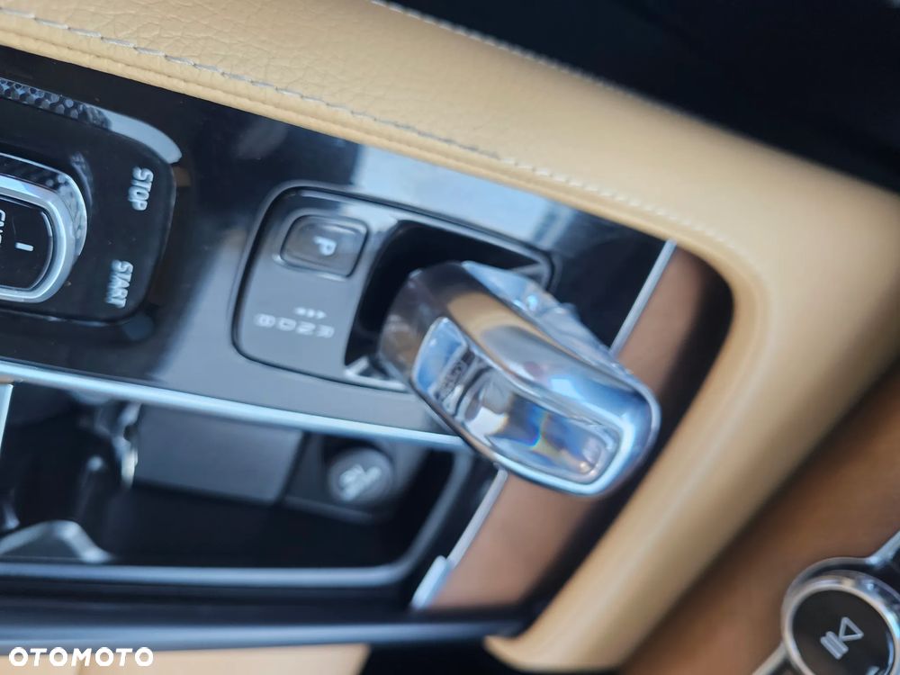 Volvo XC 90 T8 AWD Plug-In Hybrid Momentum 7os - 31