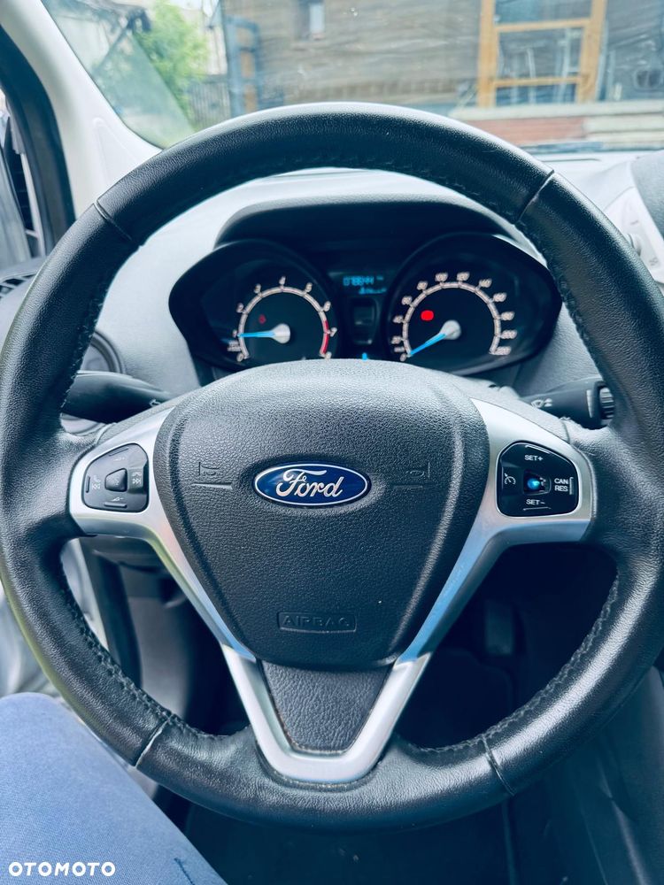 Ford E-Tourneo Courier - 17