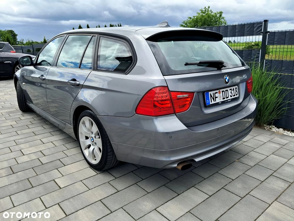 BMW Seria 3 318d DPF Edition Sport - 14