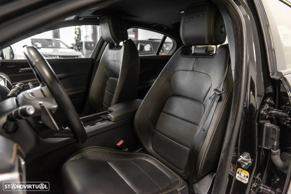 Jaguar XE 2.0 i4 R-Dynamic HSE AWD - 9