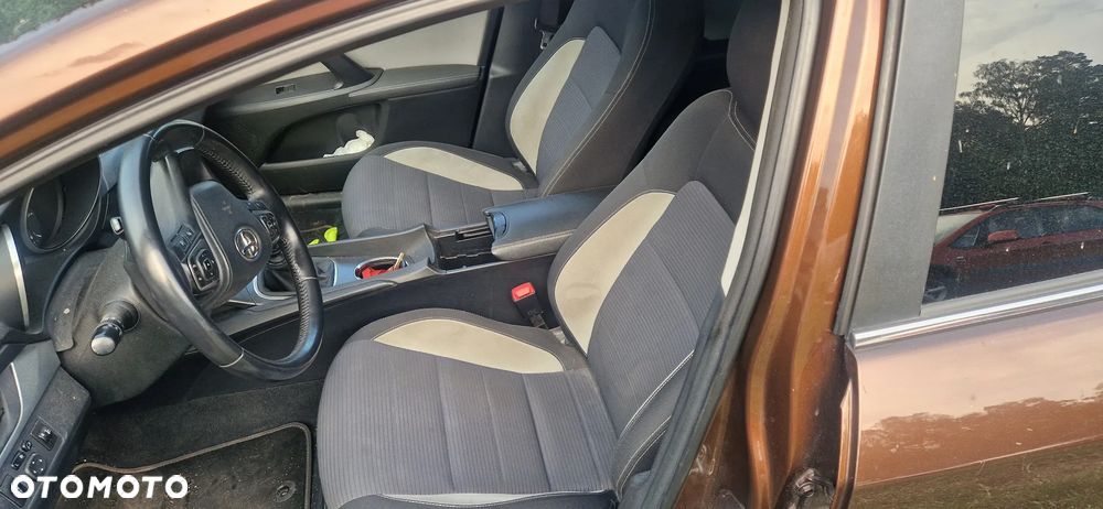 Toyota Avensis 1.6 D-4D Premium - 6