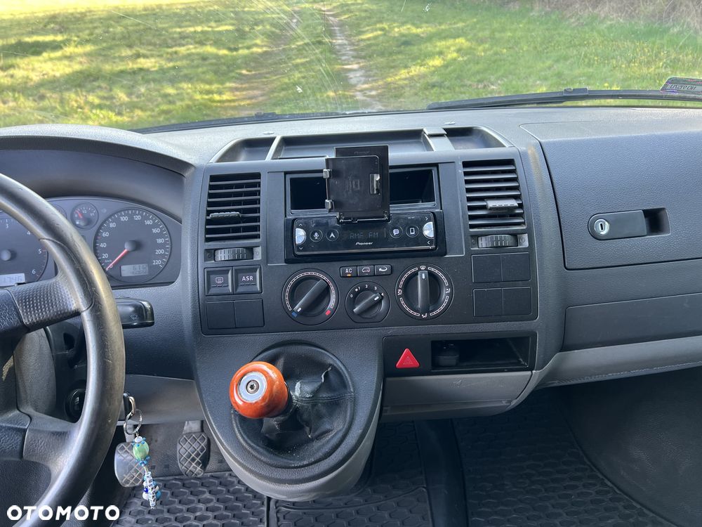 Volkswagen Transporter Shuttle Lang - 16