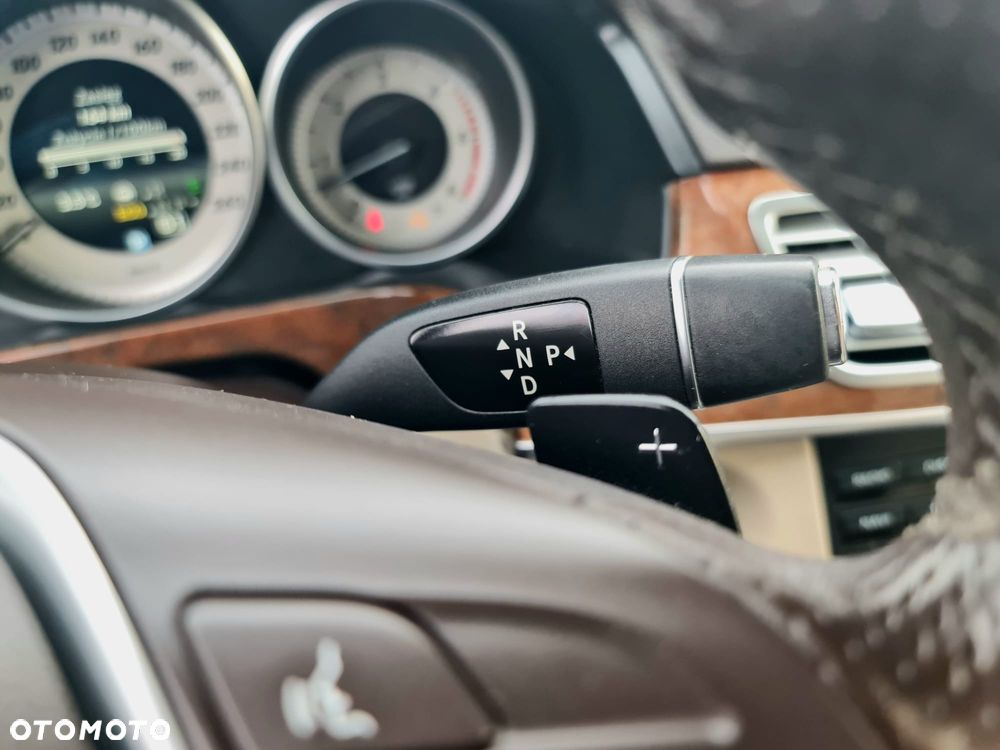 Mercedes-Benz Klasa E 350 CDI DPF BlueEFFICIENCY 7G-TRONIC Avantgarde - 29