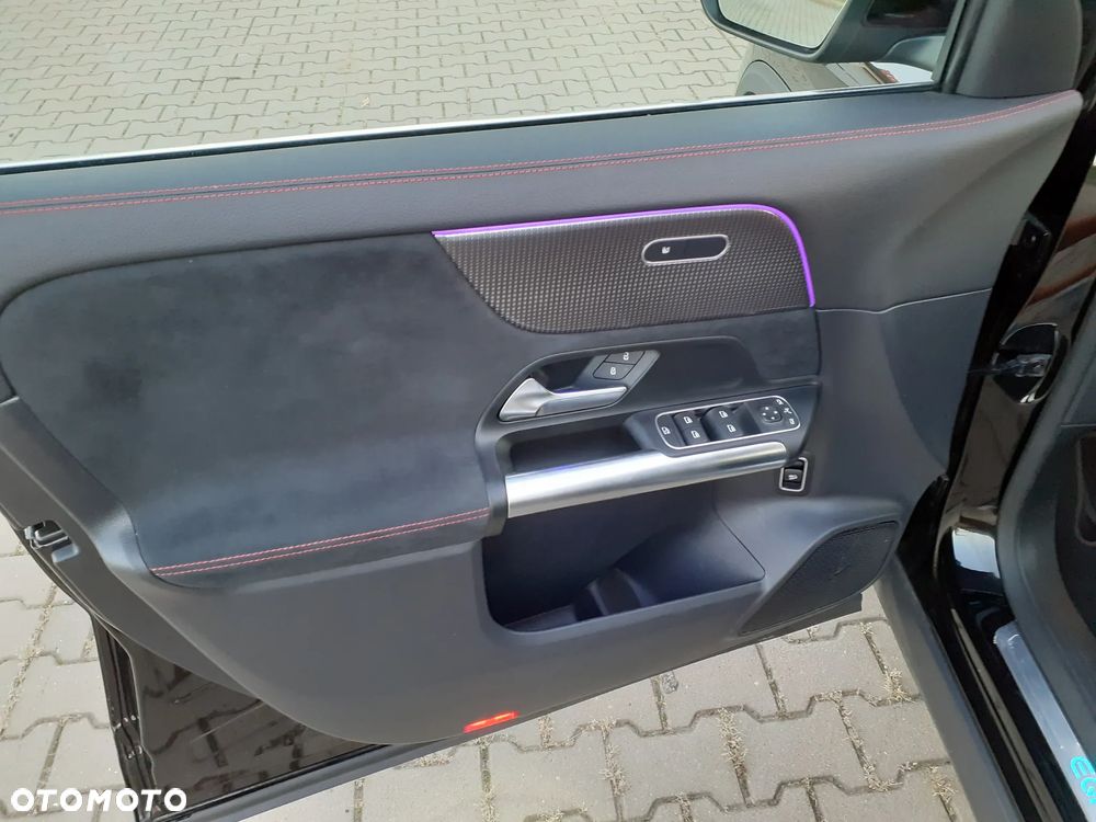 Mercedes-Benz EQA 300 66.5kWh 4-Matic AMG Line - 22