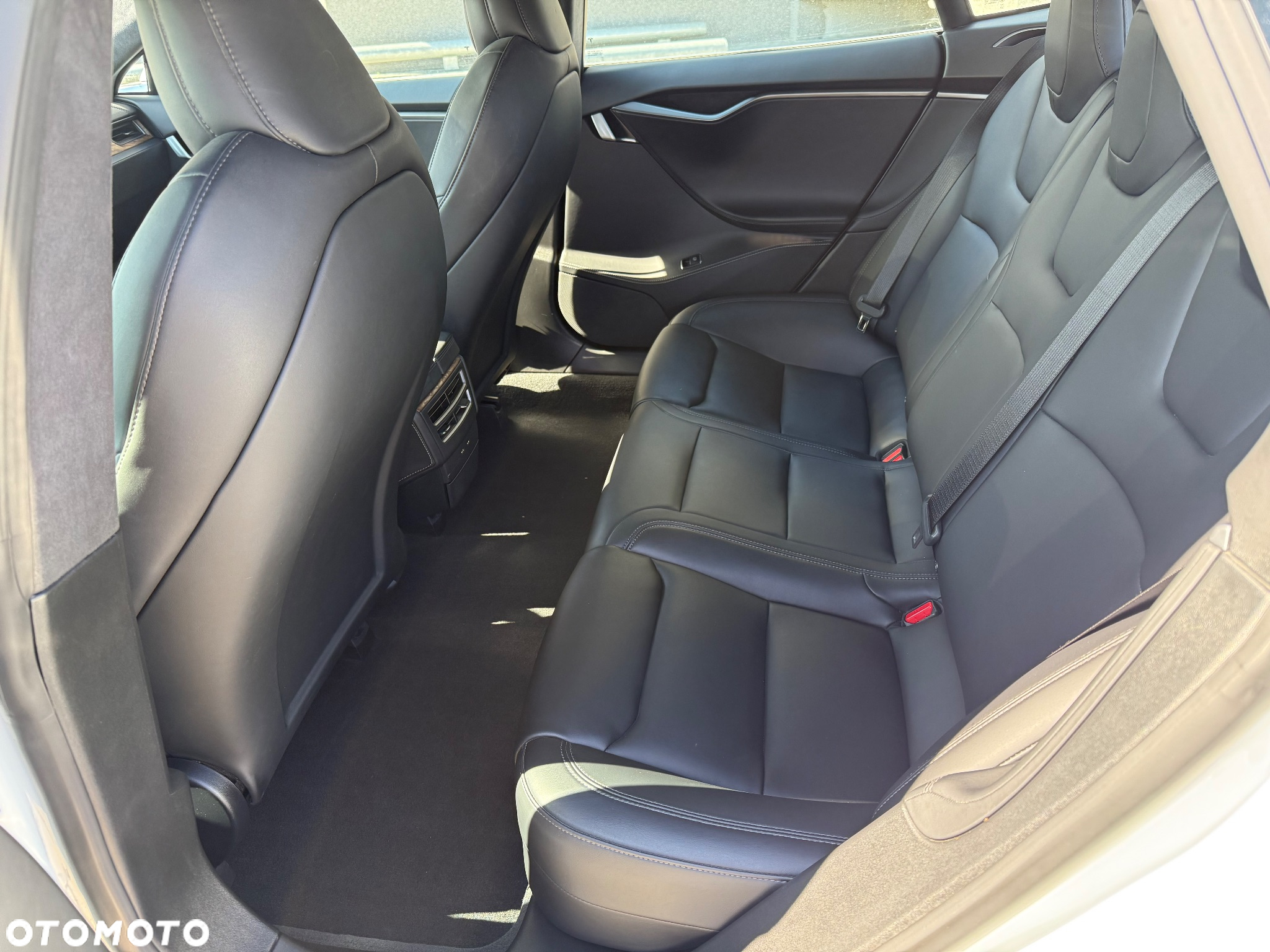 Tesla Model S - 6