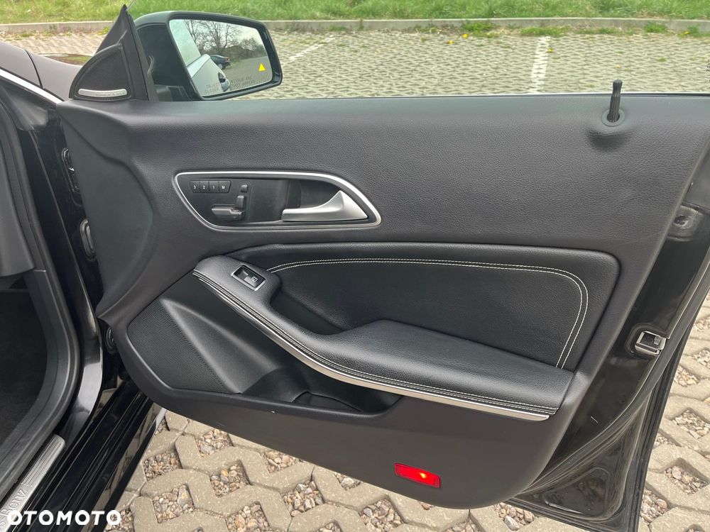 Mercedes-Benz CLA 250 4Matic 7G-DCT AMG Line - 22