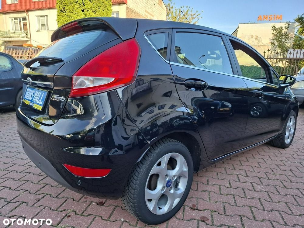 Ford Fiesta 2010 photo 2