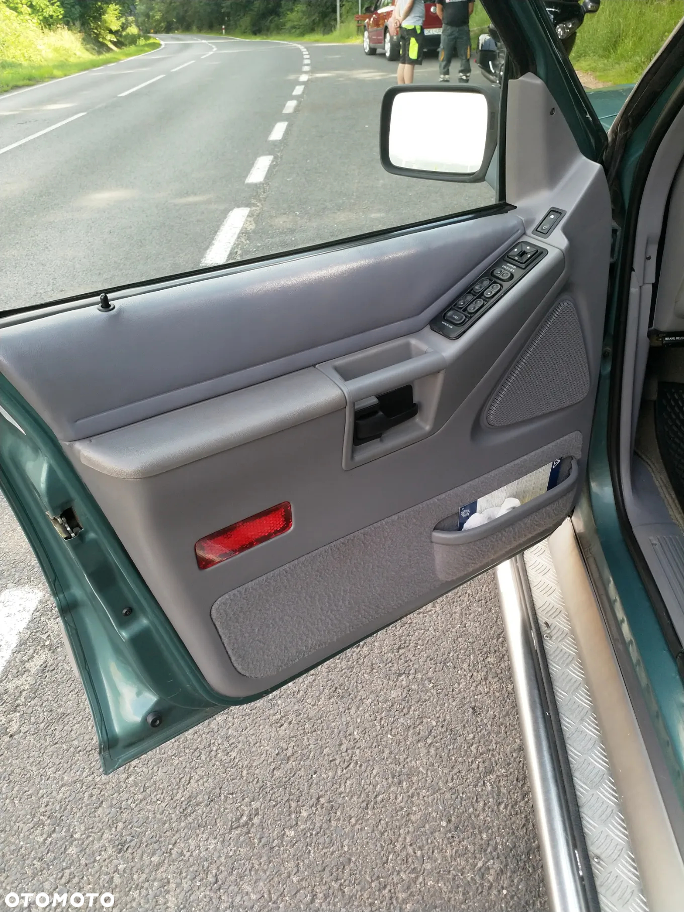 Ford Explorer Standard - 11