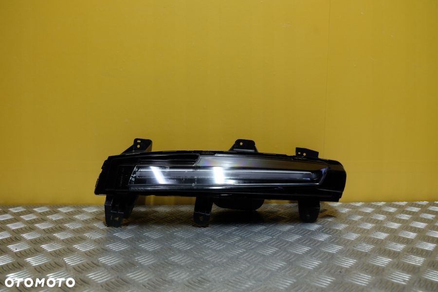 CADILLAC ESCALADE 2021- HALOGEN LAMPA LED DRL R USA - 1