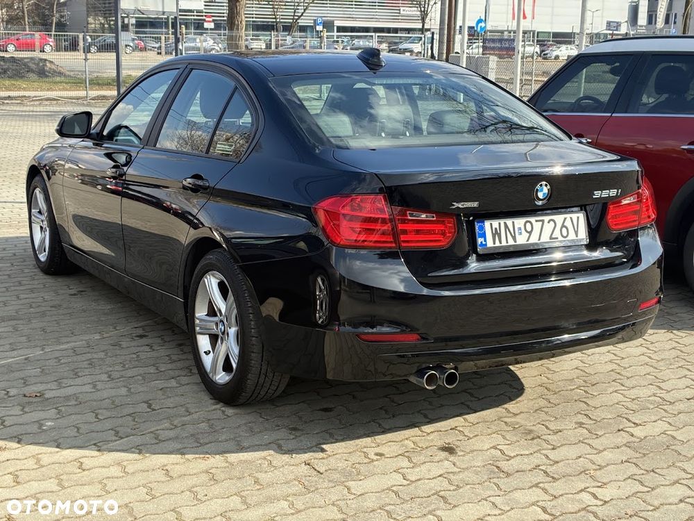 BMW Seria 3 328i xDrive - 16
