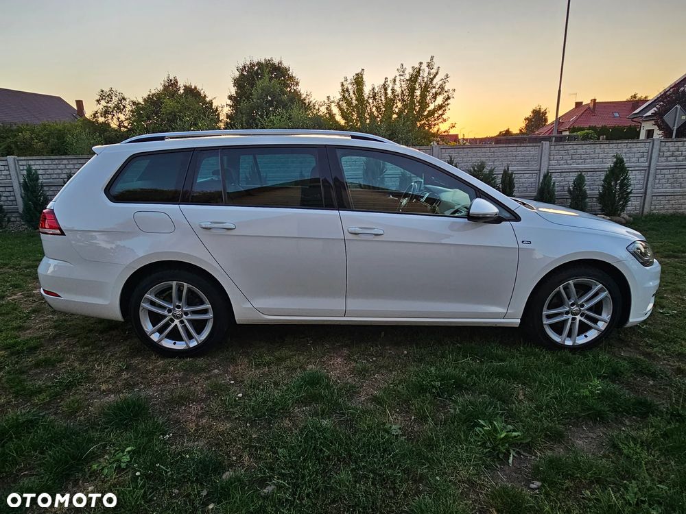 Volkswagen Golf - 1