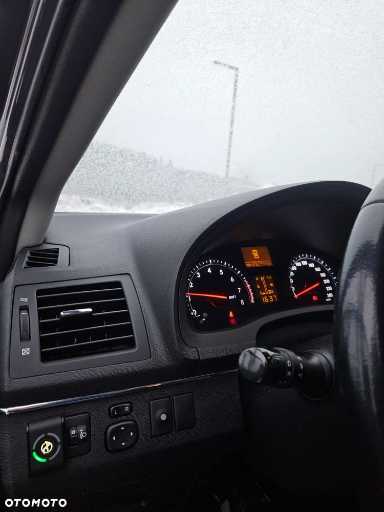 Toyota Avensis 1.8 Active - 19