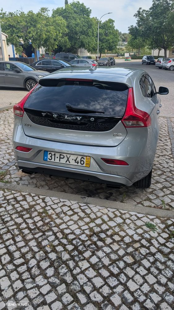 Volvo V40 2.0 D2 Momentum - 3