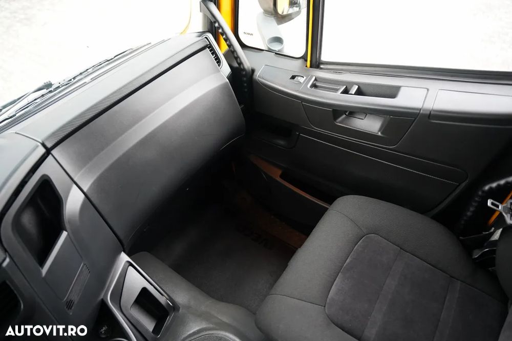 Iveco STRALIS 420 / 8x2 / PLATFORMĂ (CAMION DE RECUPERARE) - 8,85 M / MACARAUĂ FASSI F 275A / CAPACITATE MAXIMĂ DE RIDICARE: 9.200 KG / 2 PUNȚI RIDICABILE / PUNȚI VIRATOARE / TROLIU / TELECOMANDĂ - 36