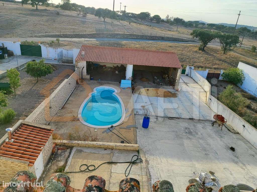 Moradia inserida num terreno com 1100m2 - Grande imagem: 3/19