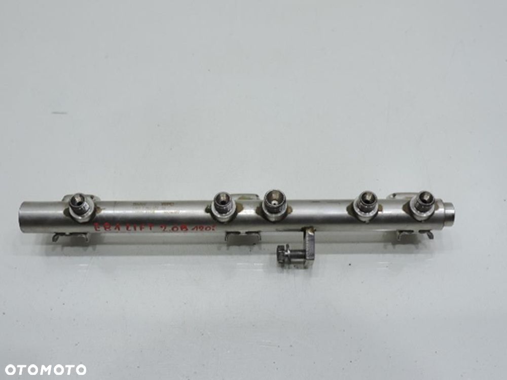 LISTWA WTRYSKOWA BMW E81 E87 2.0 7562474 - 1