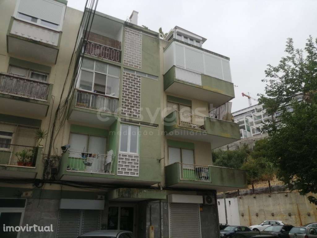 Loja junto da Avenida principal na freguesia do Dafundo - Grande imagem: 3/8