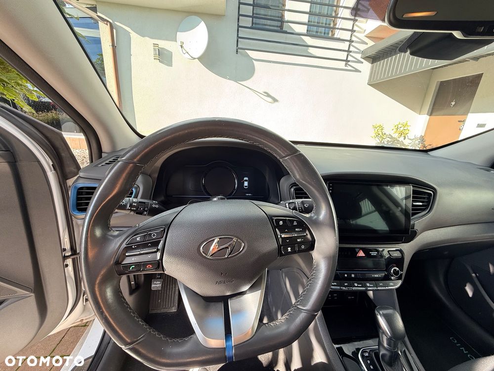 Hyundai IONIQ - 11