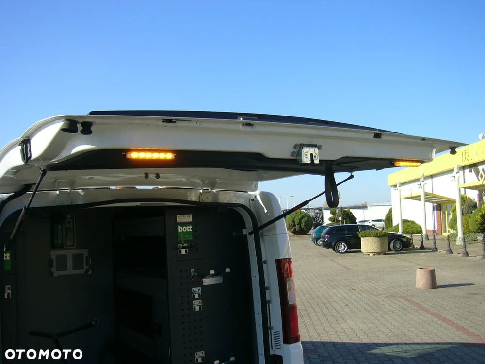 Opel Vivaro Komora chłodnicza VebaBox Panele słoneczne - 15