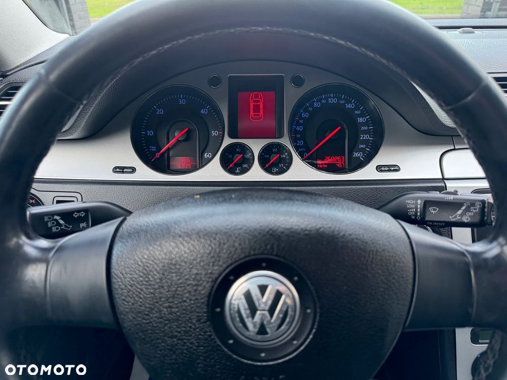 Volkswagen Passat 2.0 TDI Comfortline - 18
