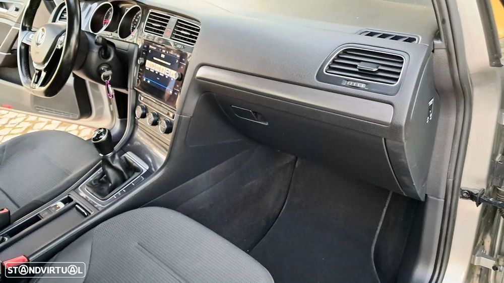 VW Golf Variant 1.6 TDi Confortline - 18