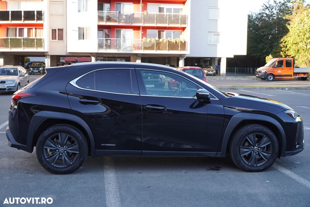 Lexus UX 250h FWD Business - 10