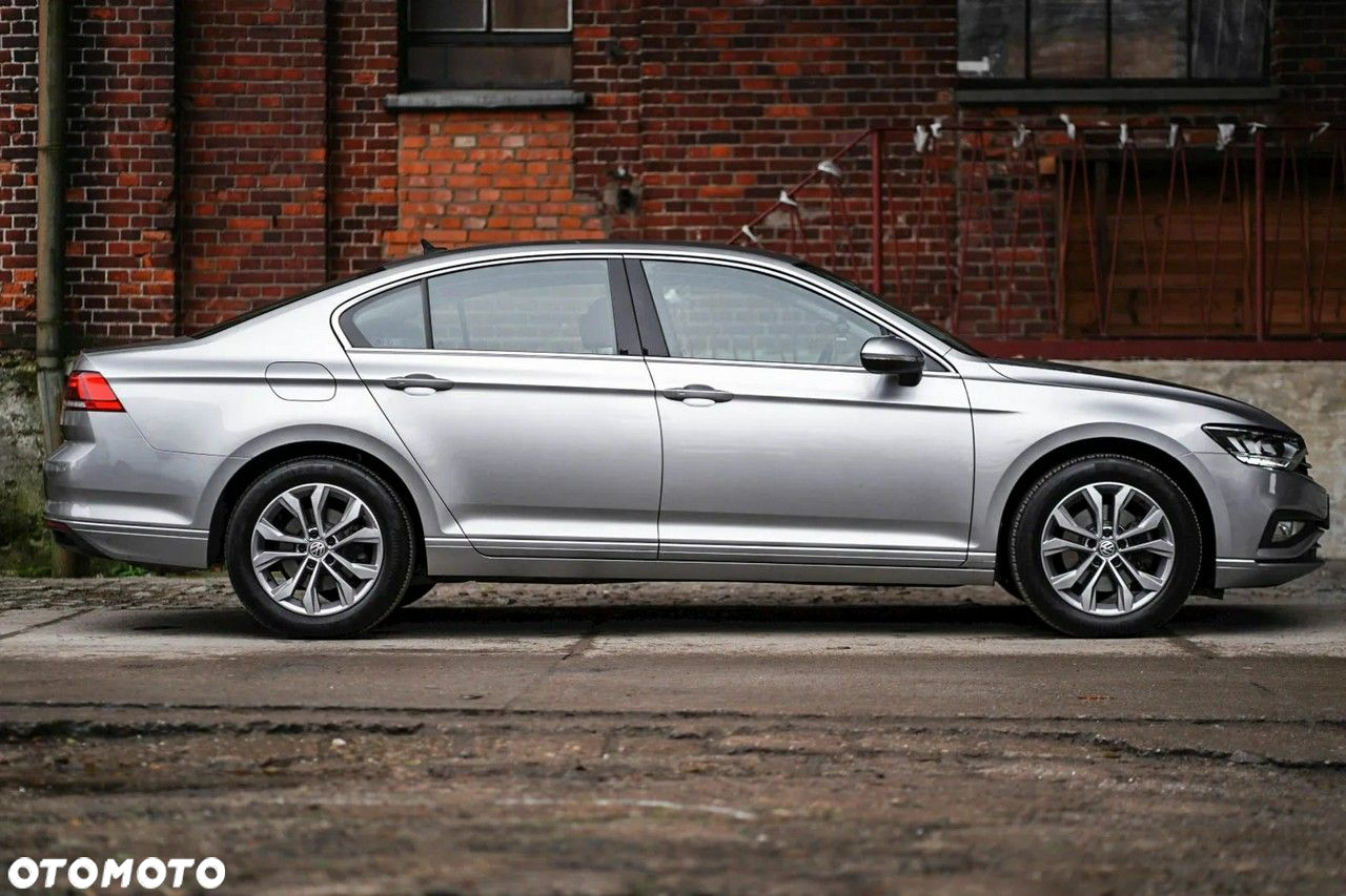 Volkswagen Passat - 17