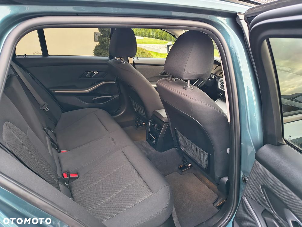 BMW Seria 3 320i Sport Line Shadow - 12