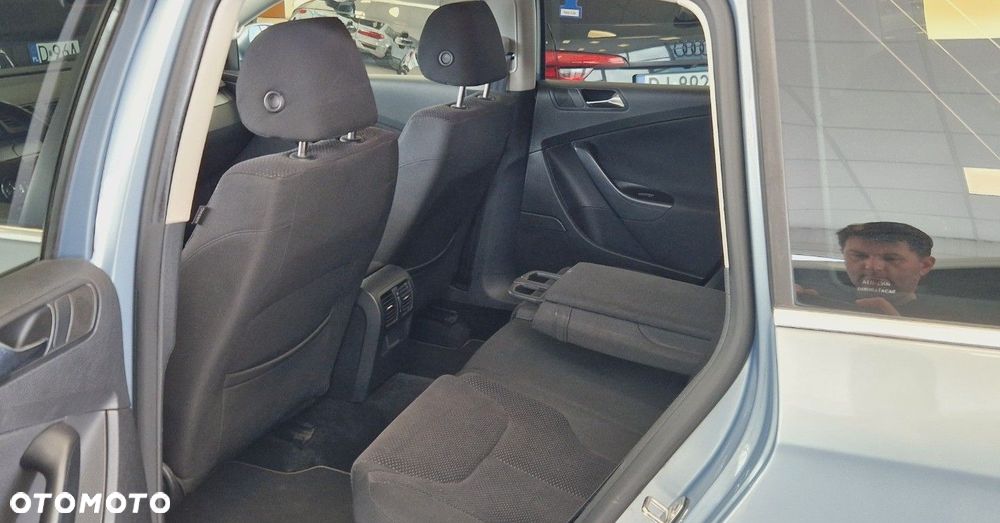 Volkswagen Passat - 11