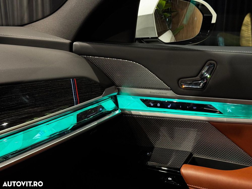 BMW Seria 7 740d xDrive MHEV - 32