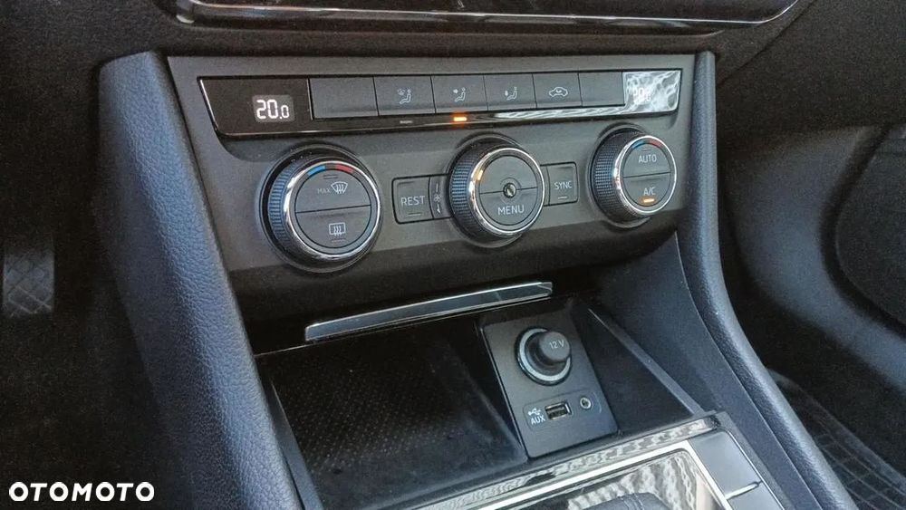 Skoda Superb 2.0 TDI Ambition DSG - 25