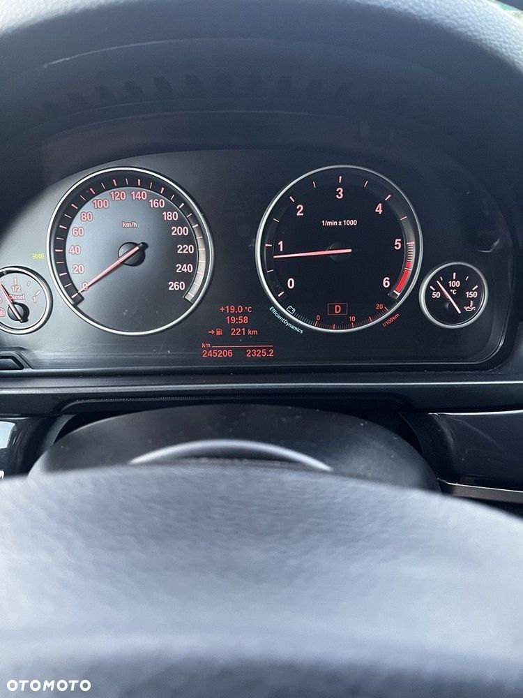BMW Seria 5 525d Sport-Aut Luxury Line - 17