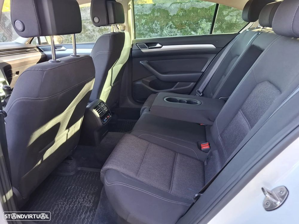 VW Passat 1.6 TDI Trendline - 15