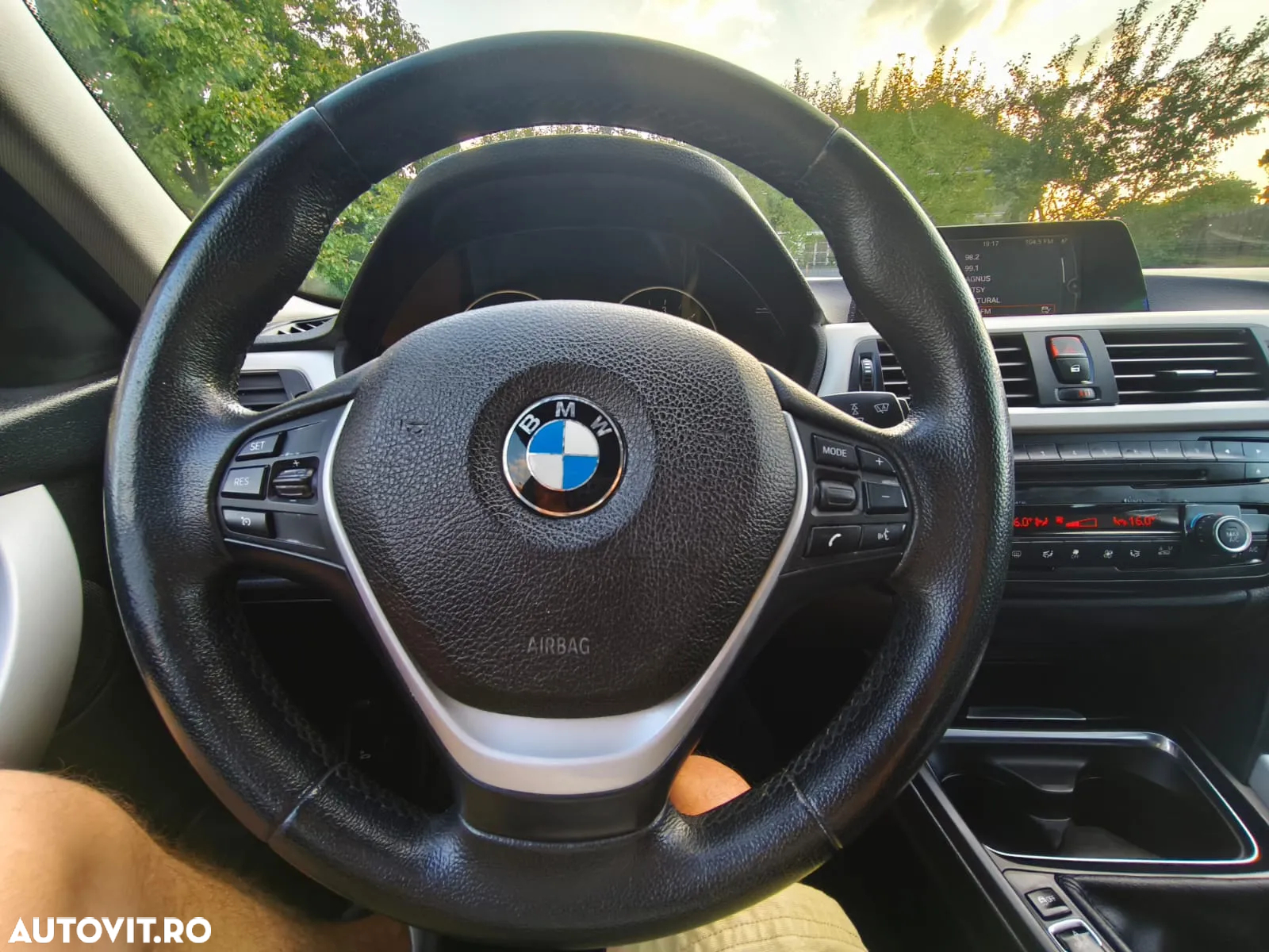 BMW Seria 3 318d Touring - 10